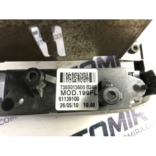 Рамка магнитолы Fiat Punto 2005-2018 61139100